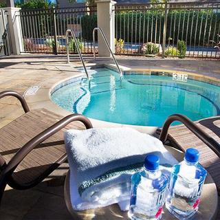 Best Western Garden Inn | Santa Rosa, California | Hot tub and towels
