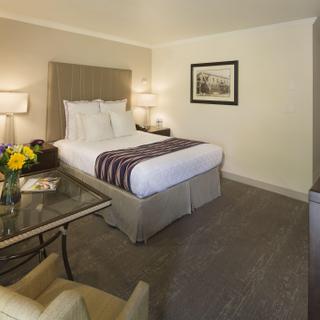 Best Western Garden Inn | Santa Rosa, California | Hotel room with king bed and coffee table